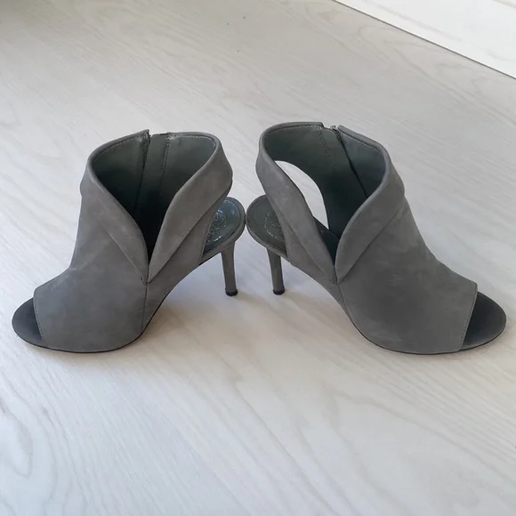 Vince Camuto 6.5M Cholia Grey Leather - Picture 2 of 9